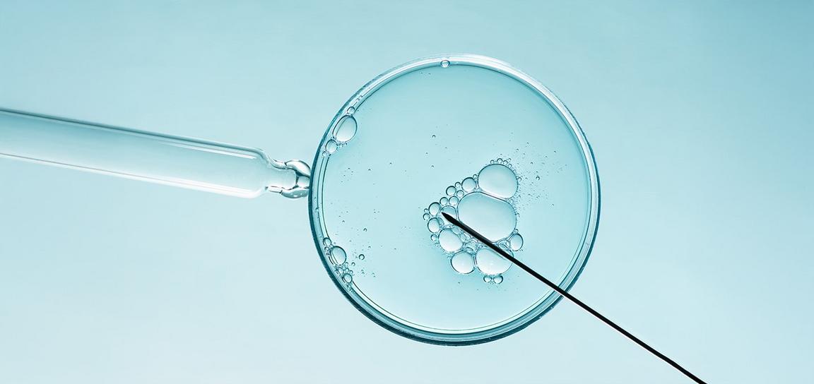 two people embracing and smiling looking at a pregnanacy tester pen